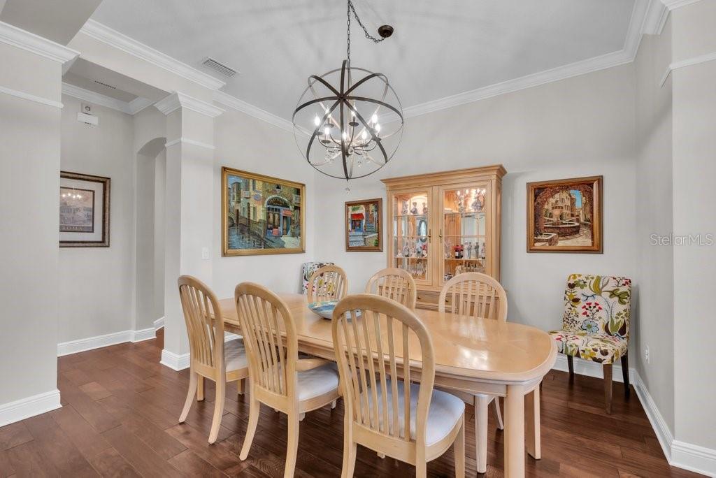 Listing photo id 6 for 1221 Cadence Court