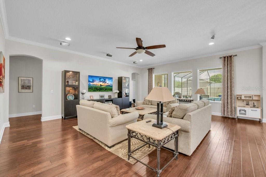 Listing photo id 7 for 1221 Cadence Court