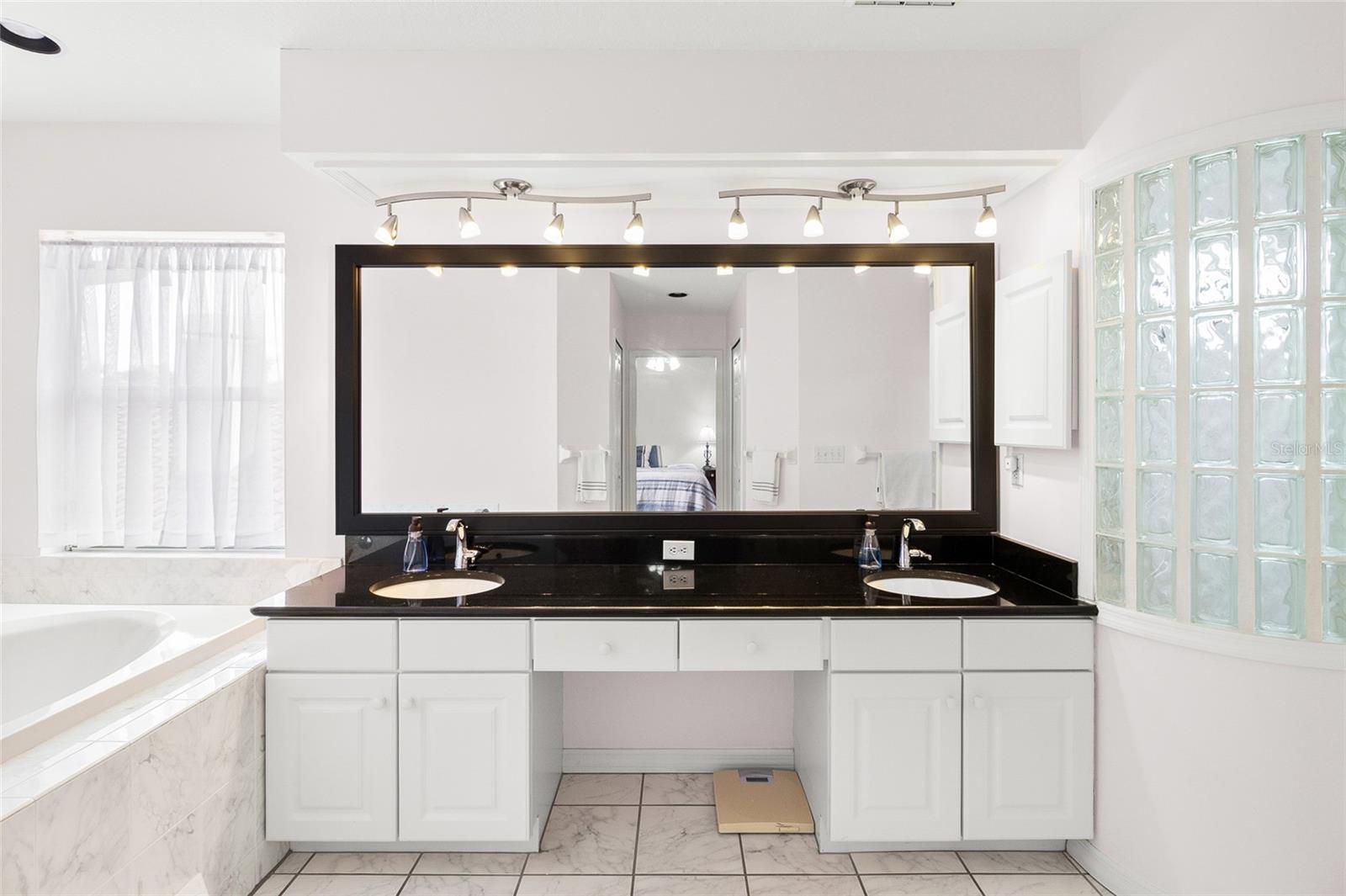 Image 33 of 59 For 4815 Queen Palm Terrace Ne