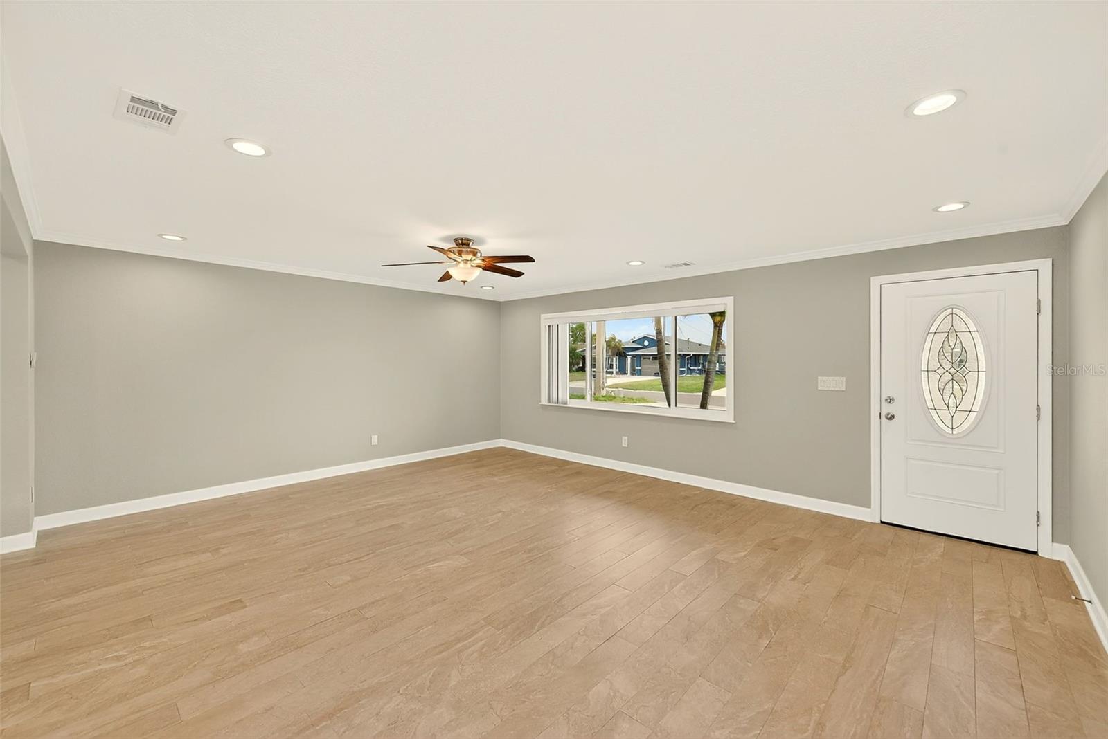 Image 4 of 49 For 5434 Oakhurst Drive