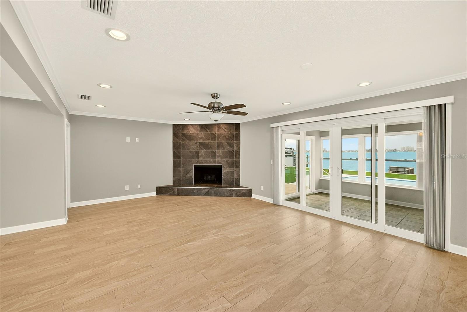 Image 8 of 49 For 5434 Oakhurst Drive