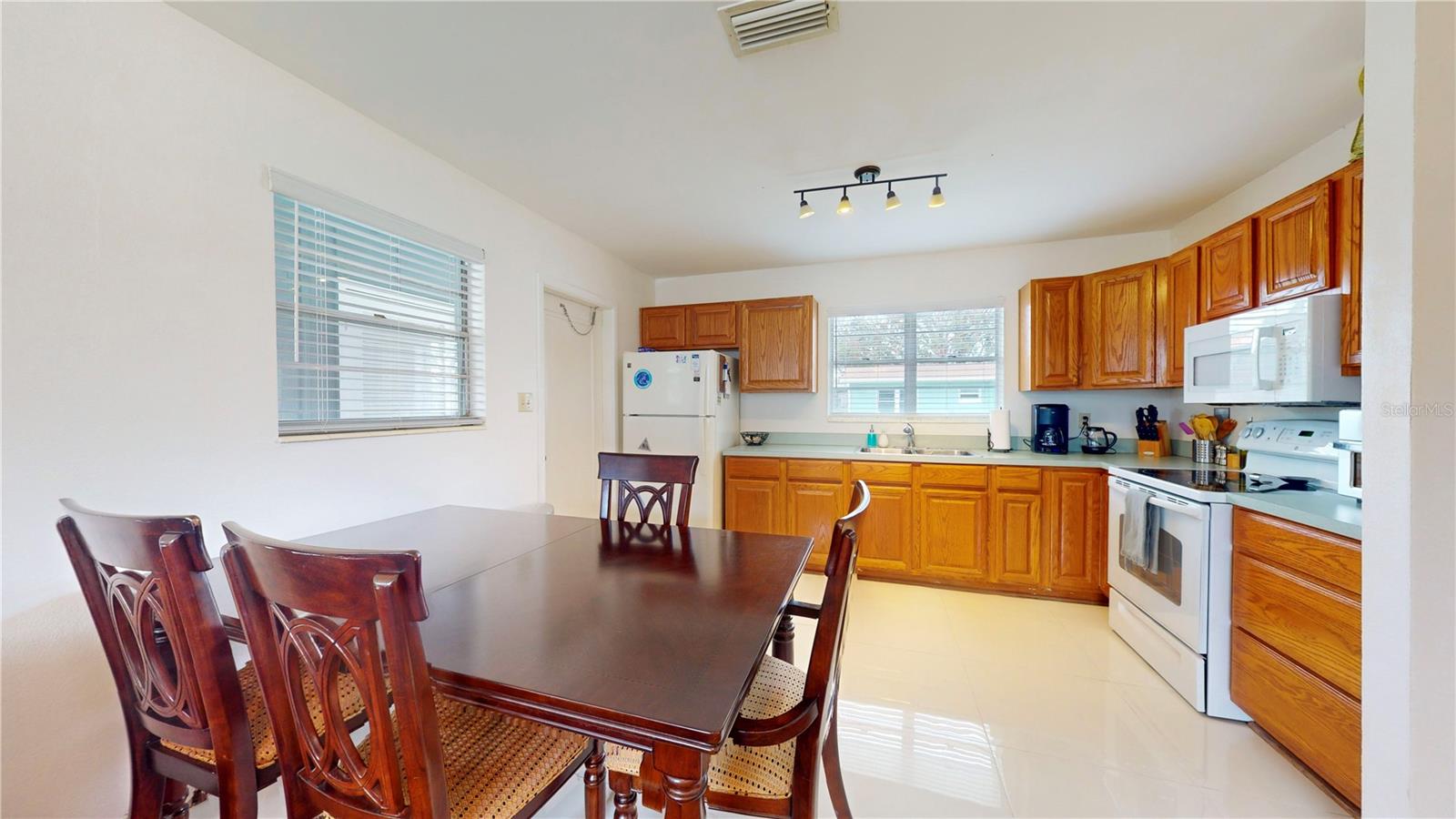 Image 5 of 26 For 4728 Bay Avenue