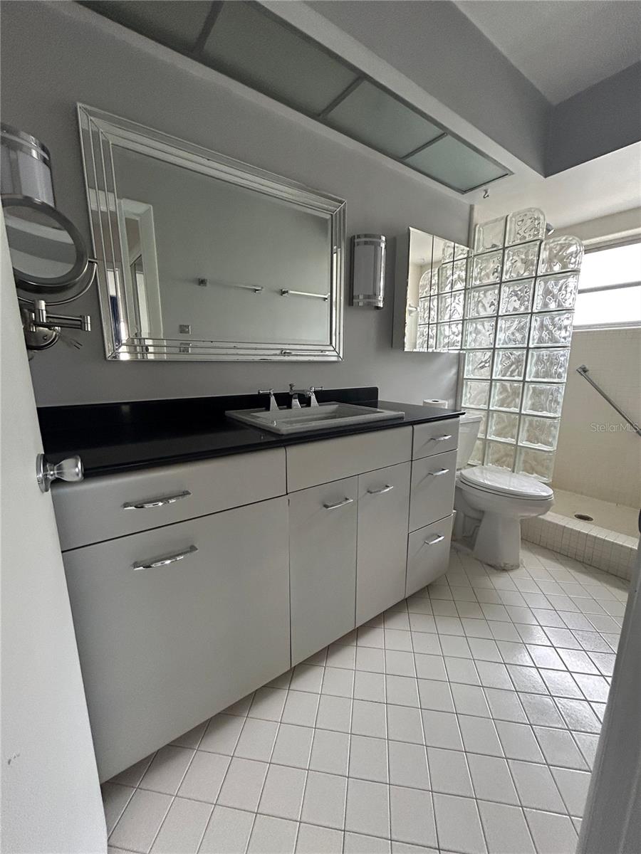 Image 12 of 25 For 1657 Lake Avenue 3