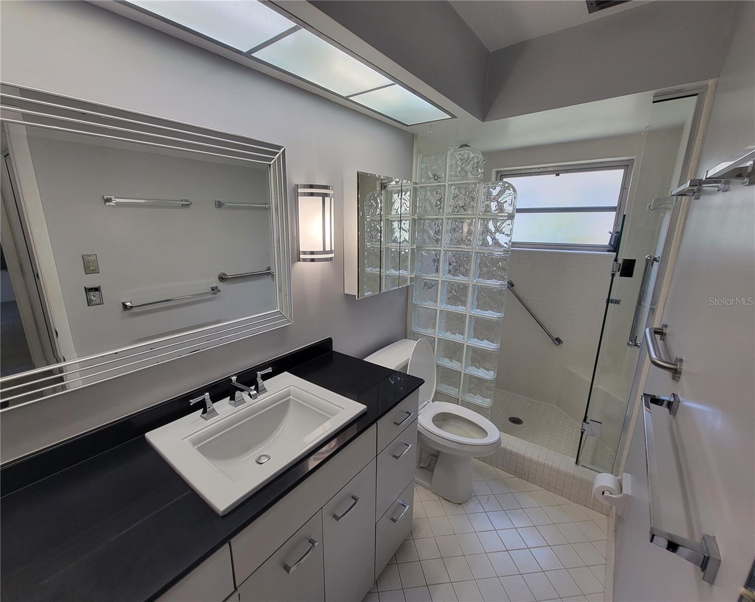 Image 13 of 25 For 1657 Lake Avenue 3