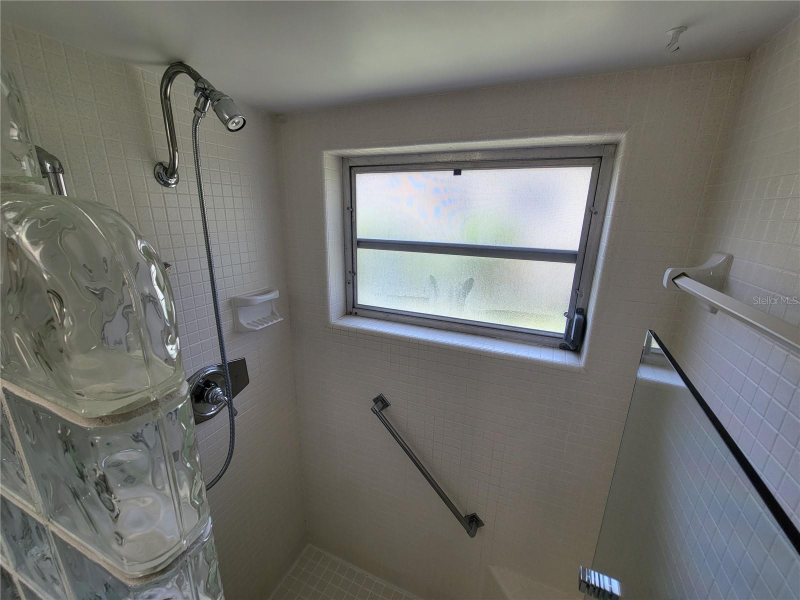 Image 15 of 25 For 1657 Lake Avenue 3