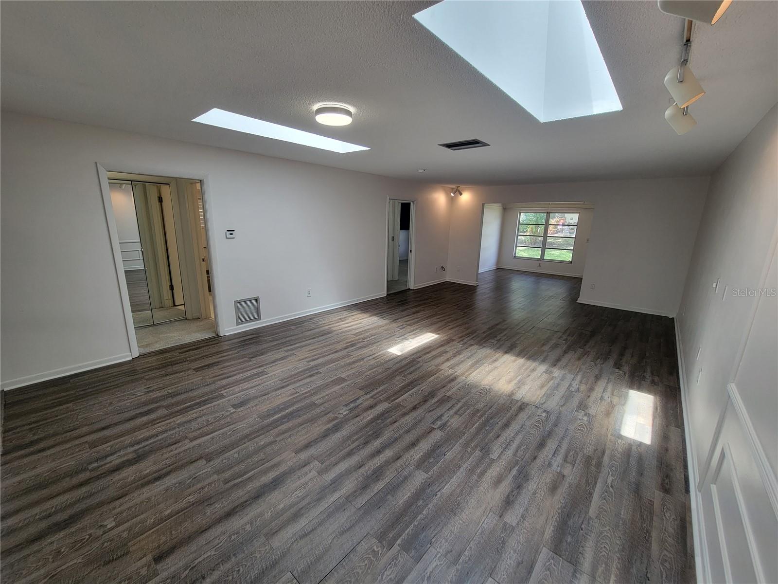 Image 2 of 25 For 1657 Lake Avenue 3