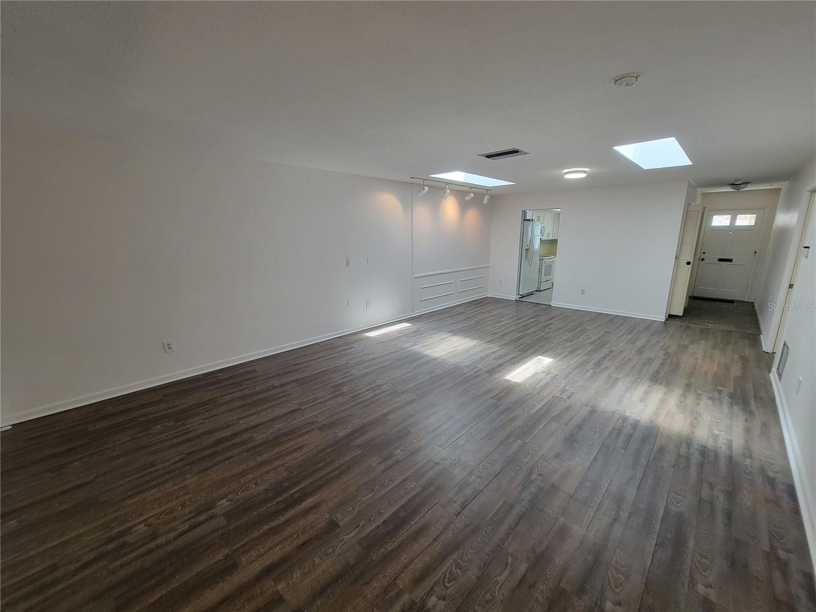 Image 4 of 25 For 1657 Lake Avenue 3