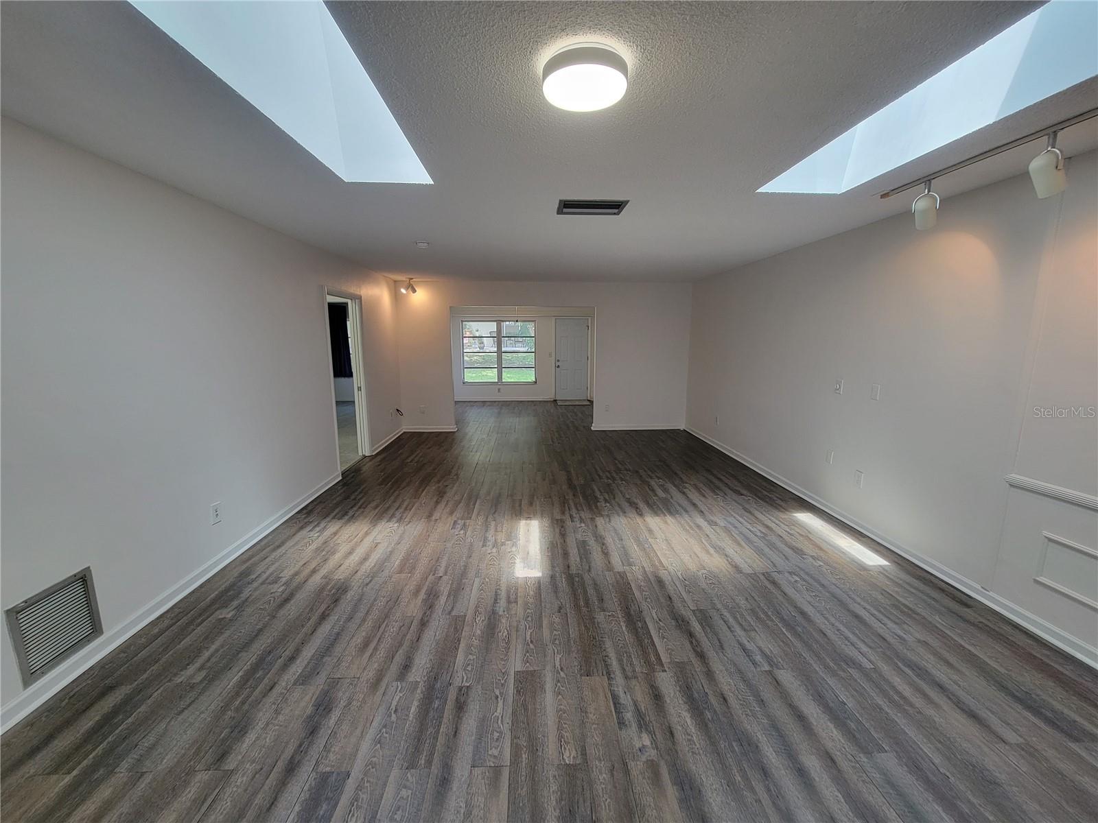 Image 6 of 25 For 1657 Lake Avenue 3