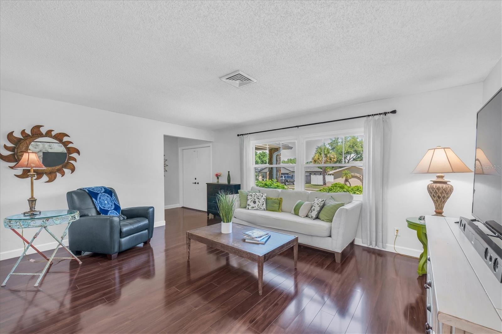 Image 12 of 49 For 25 Harbor Woods Circle