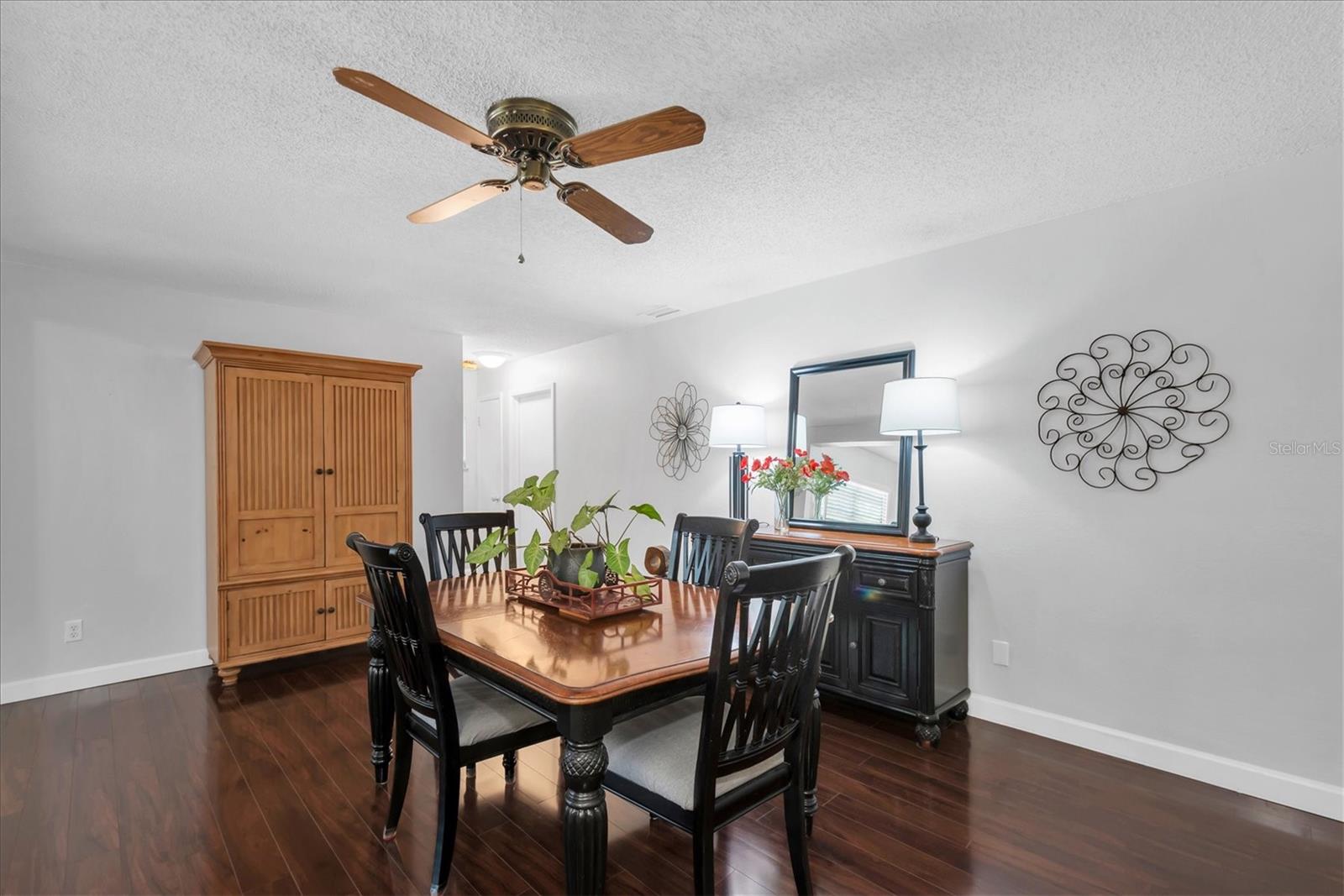 Image 13 of 49 For 25 Harbor Woods Circle