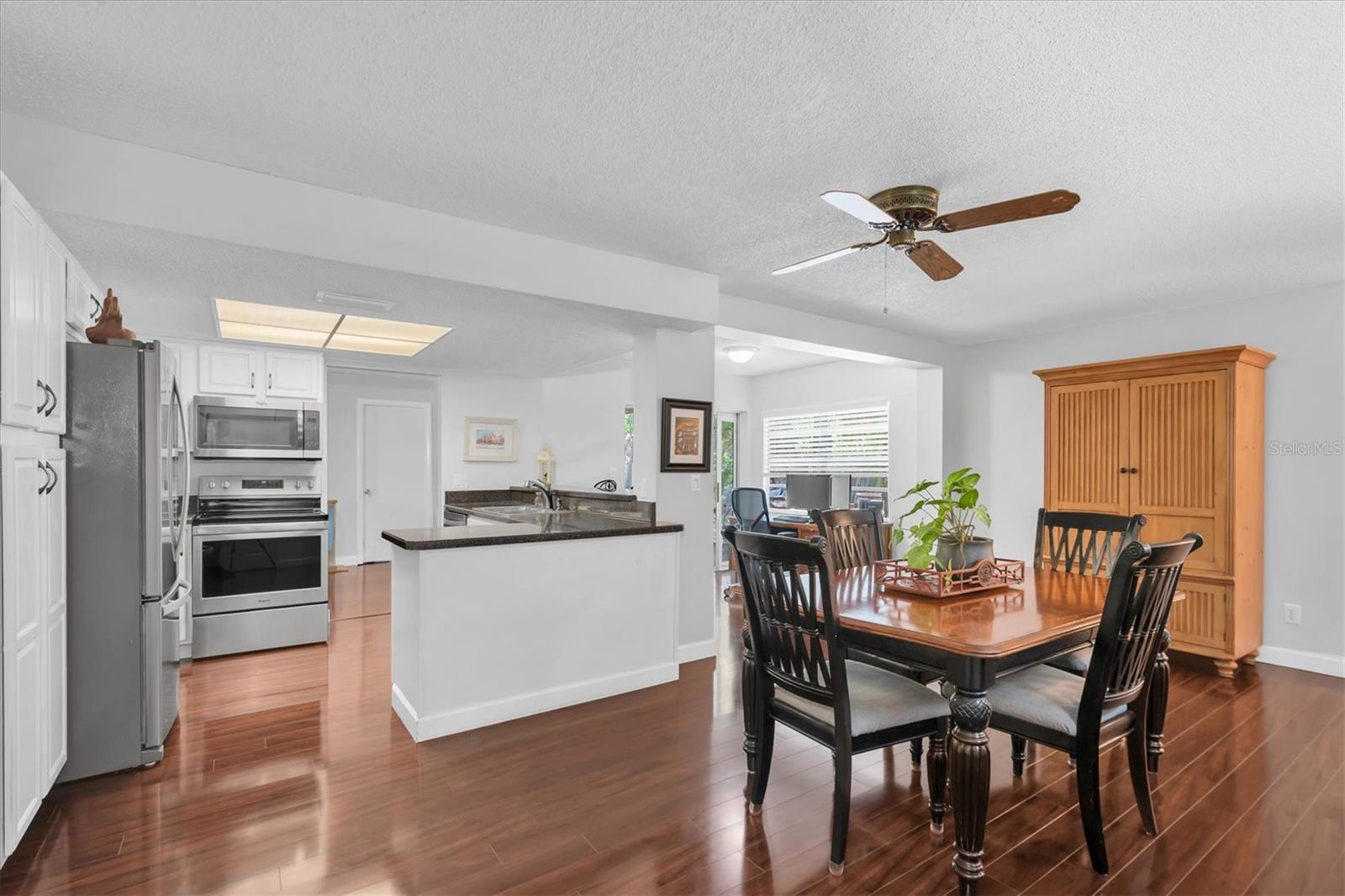 Image 14 of 49 For 25 Harbor Woods Circle