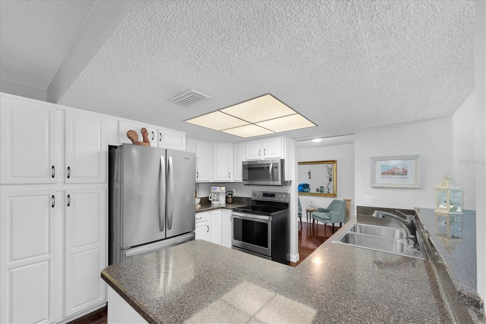 Image 17 of 49 For 25 Harbor Woods Circle