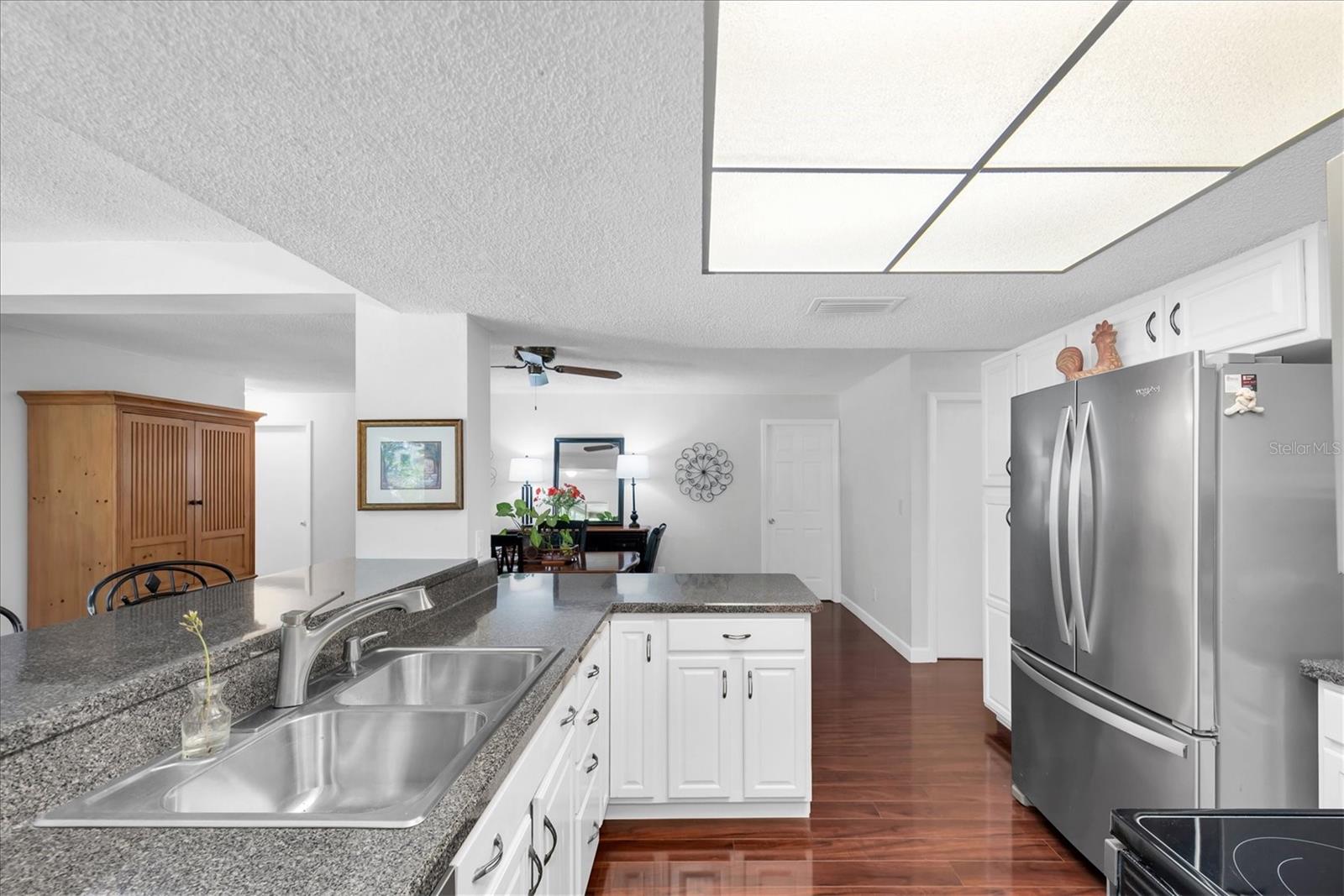 Image 18 of 49 For 25 Harbor Woods Circle