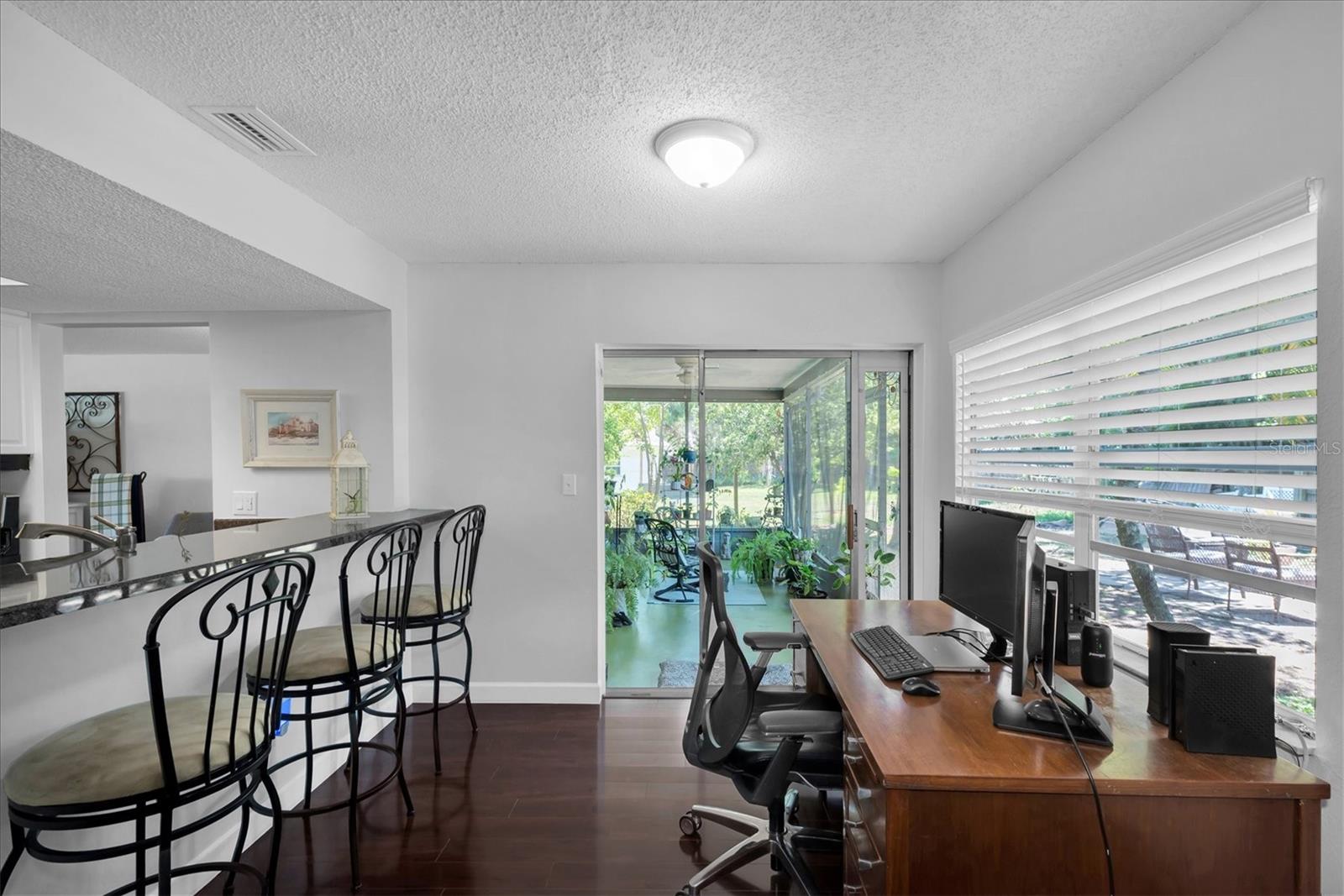 Image 22 of 49 For 25 Harbor Woods Circle