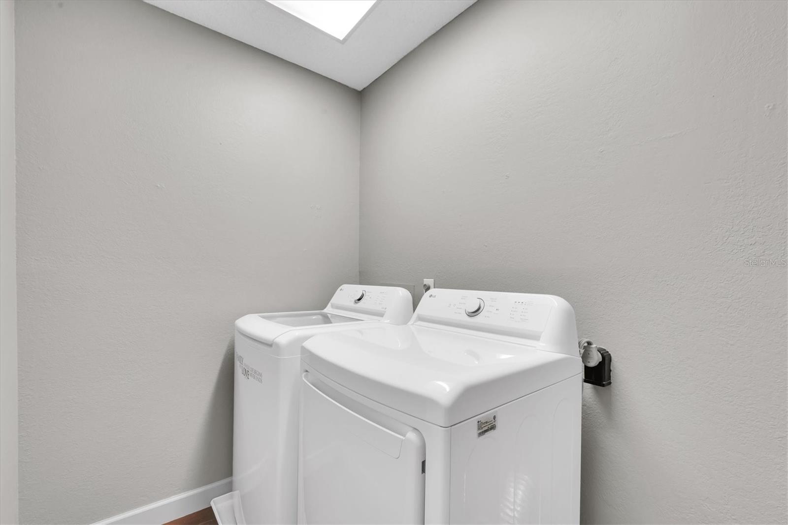 Image 23 of 49 For 25 Harbor Woods Circle