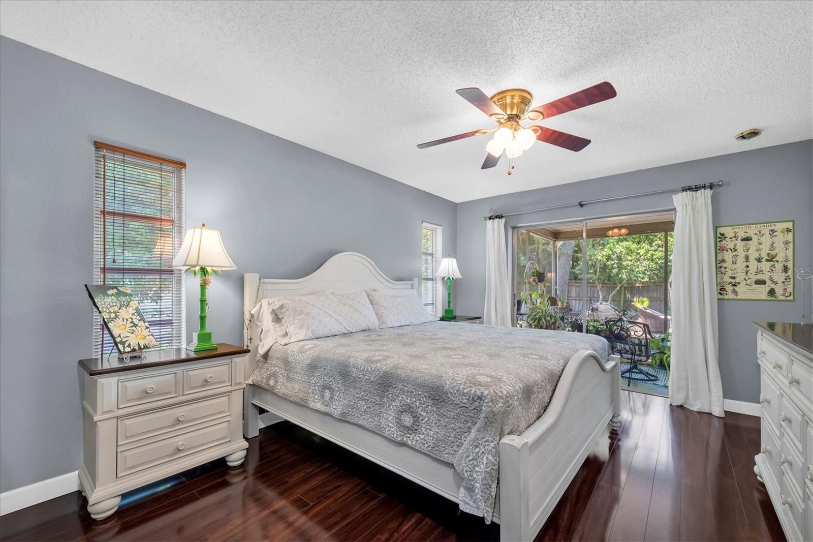 Image 25 of 49 For 25 Harbor Woods Circle