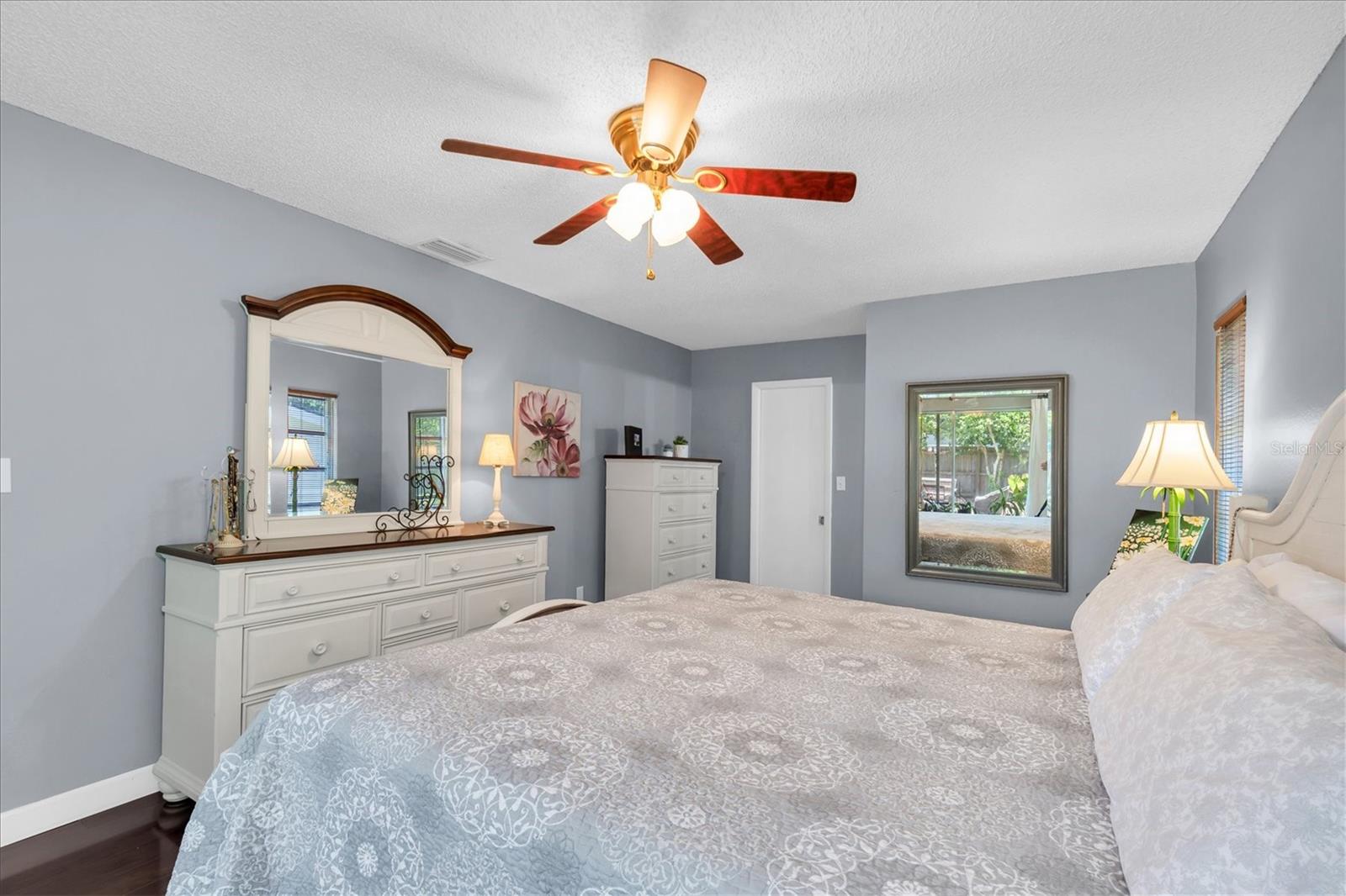 Image 26 of 49 For 25 Harbor Woods Circle