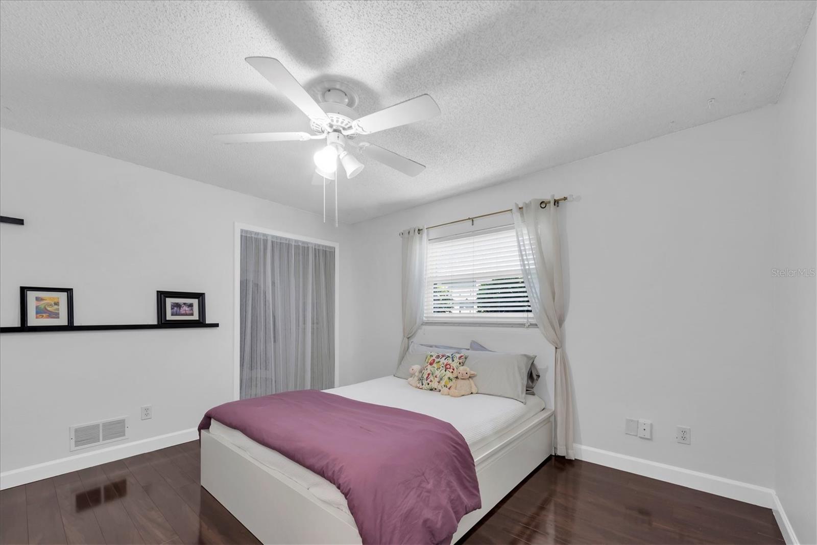 Image 28 of 49 For 25 Harbor Woods Circle