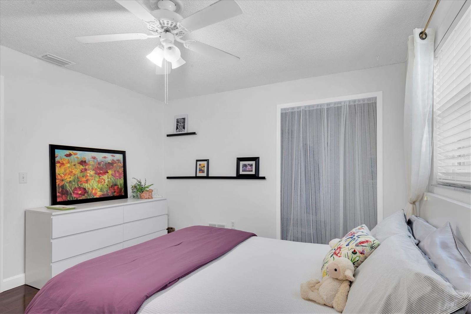 Image 29 of 49 For 25 Harbor Woods Circle