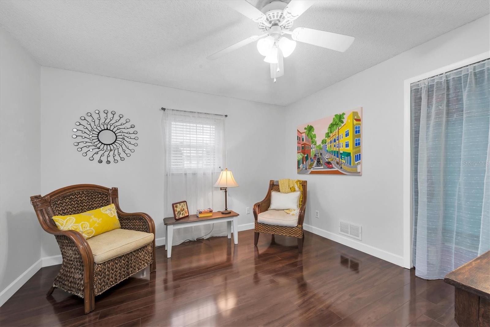 Image 31 of 49 For 25 Harbor Woods Circle