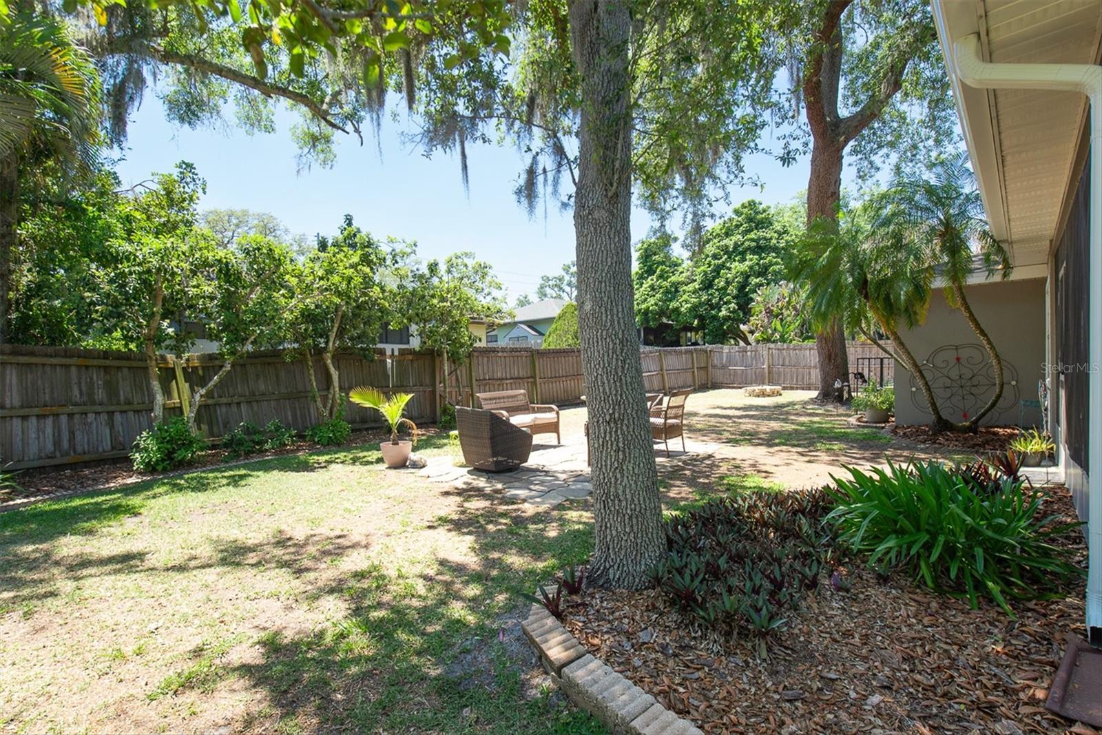 Image 37 of 49 For 25 Harbor Woods Circle