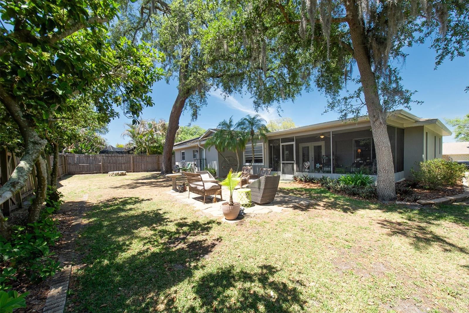 Image 38 of 49 For 25 Harbor Woods Circle