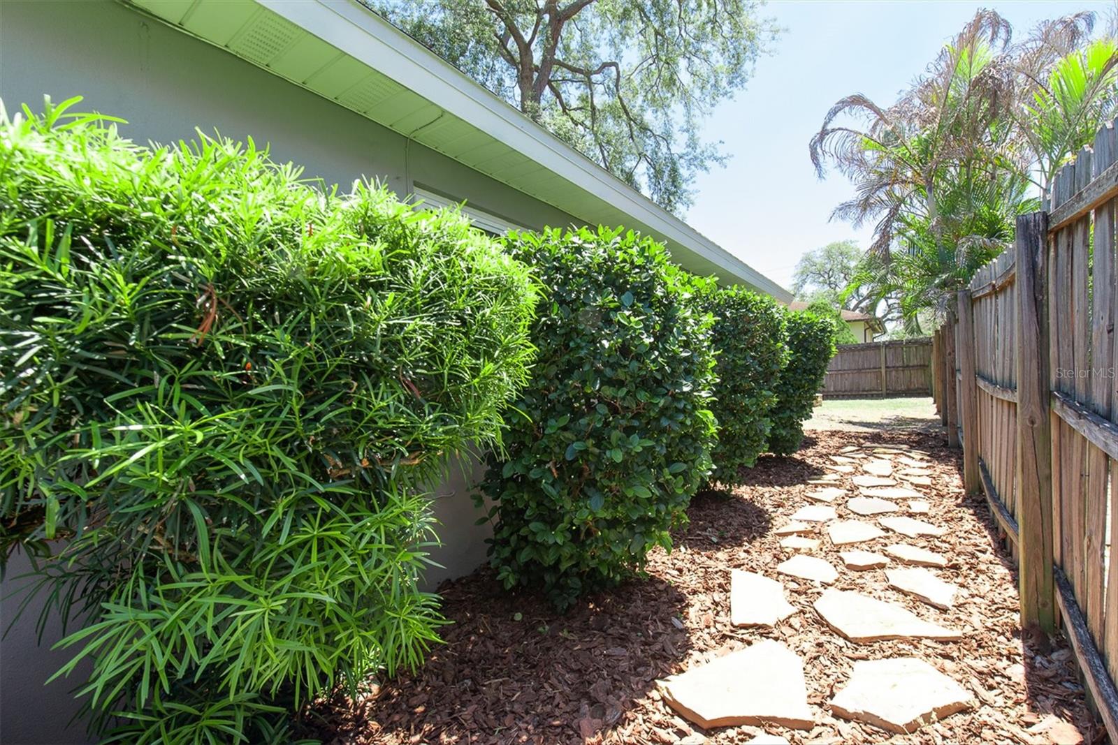 Image 41 of 49 For 25 Harbor Woods Circle