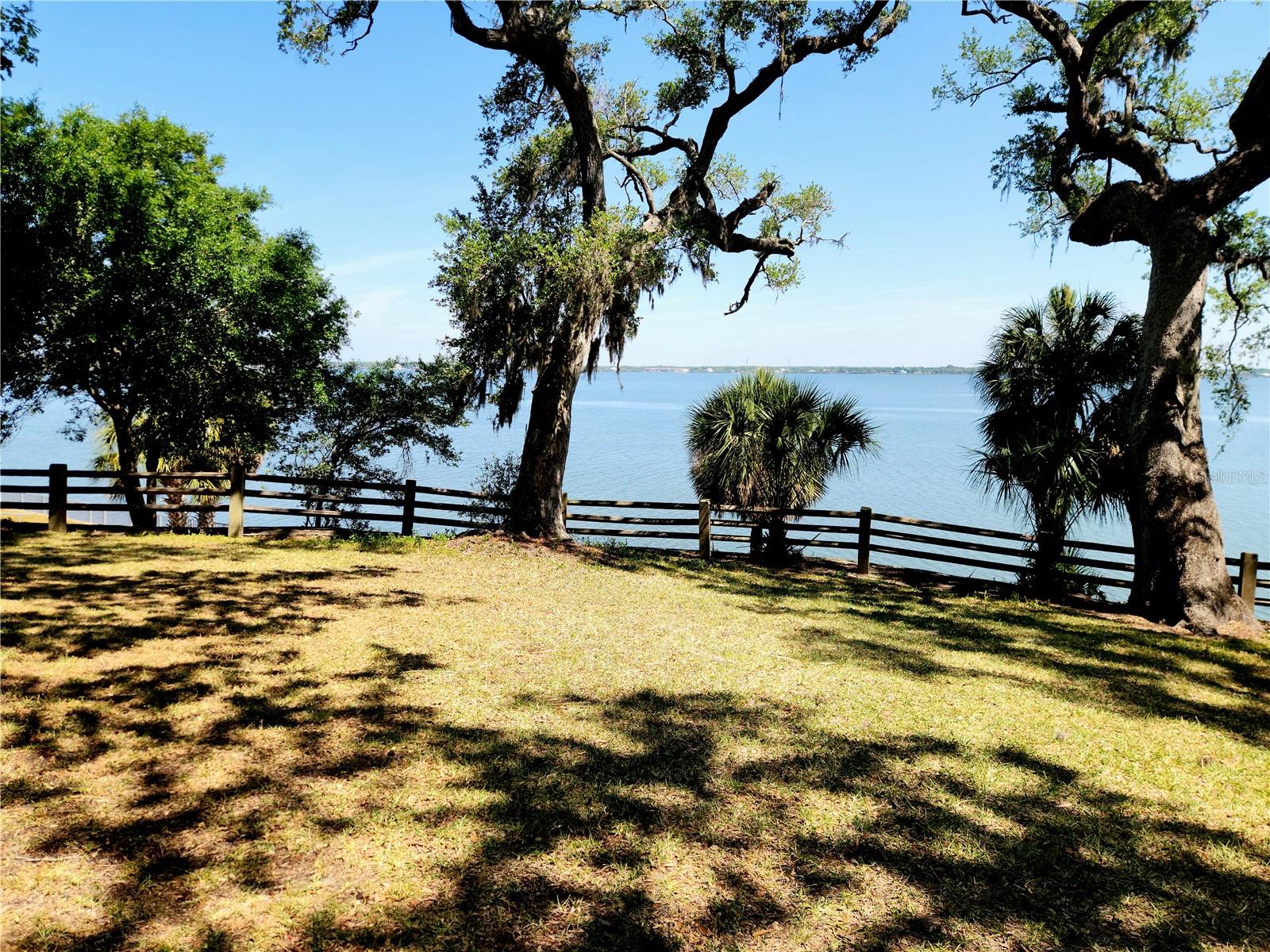 Image 44 of 49 For 25 Harbor Woods Circle