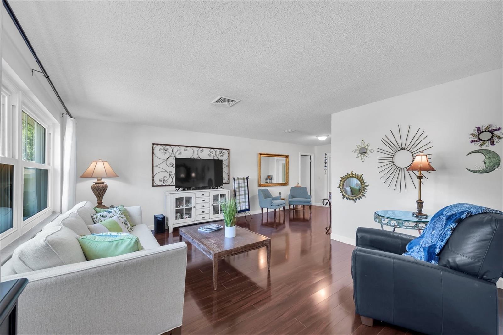 Image 5 of 49 For 25 Harbor Woods Circle