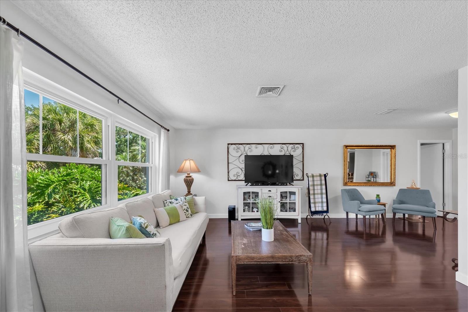 Image 6 of 49 For 25 Harbor Woods Circle