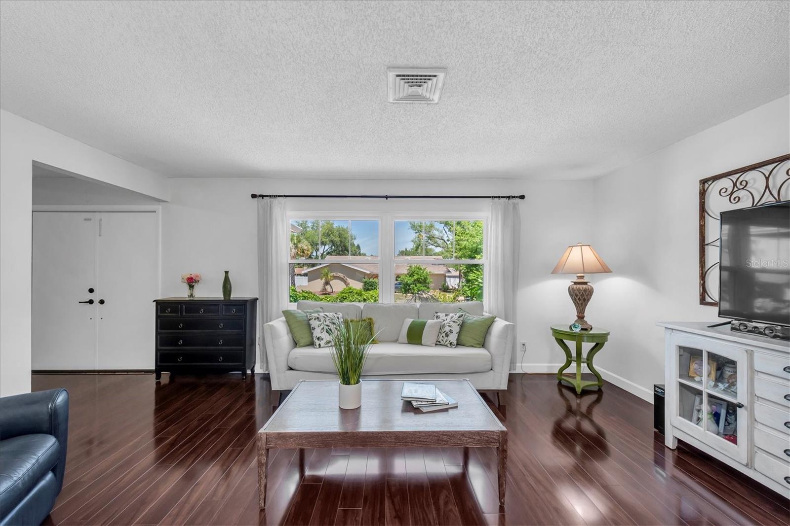 Image 9 of 49 For 25 Harbor Woods Circle