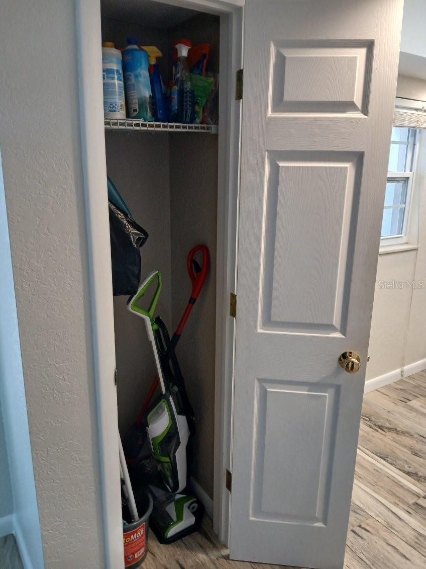 Image 11 of 49 For 10350 Imperial Point Drive W 8