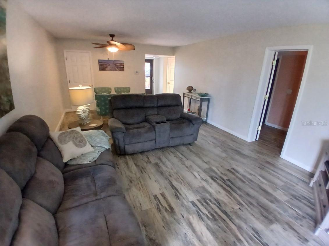 Image 18 of 49 For 10350 Imperial Point Drive W 8