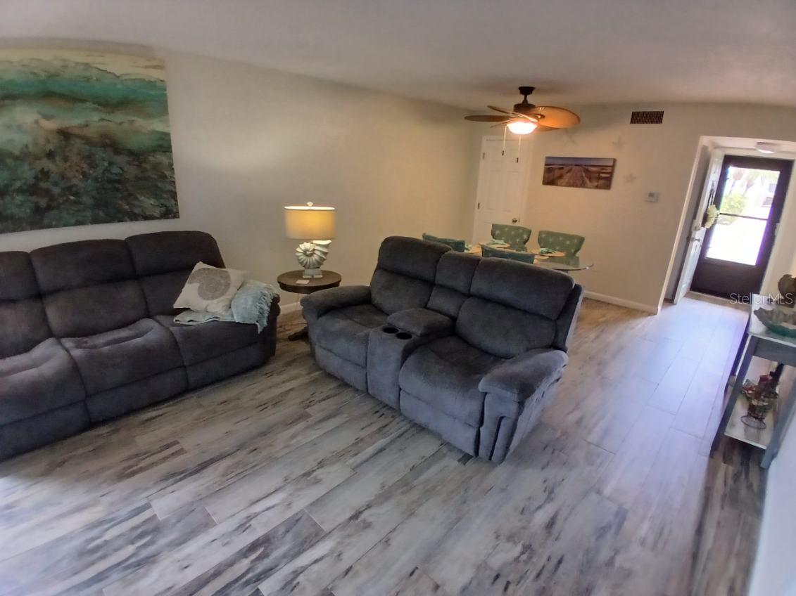 Image 19 of 49 For 10350 Imperial Point Drive W 8