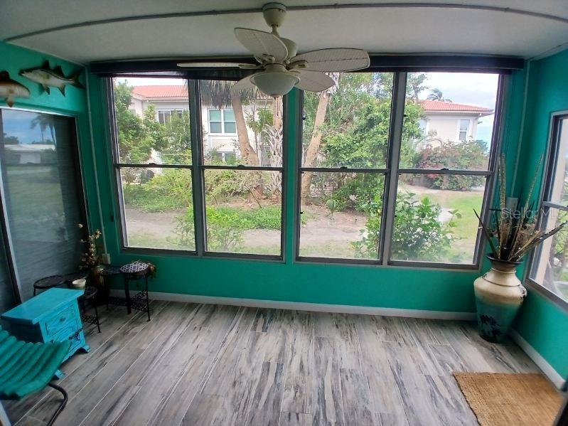 Image 20 of 49 For 10350 Imperial Point Drive W 8