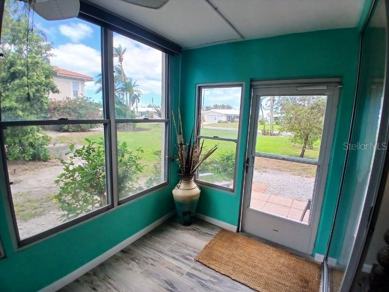 Image 21 of 49 For 10350 Imperial Point Drive W 8