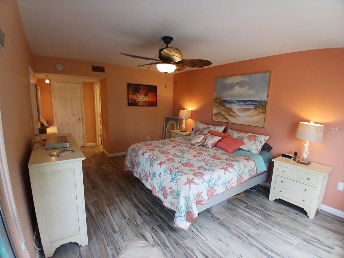 Image 26 of 49 For 10350 Imperial Point Drive W 8