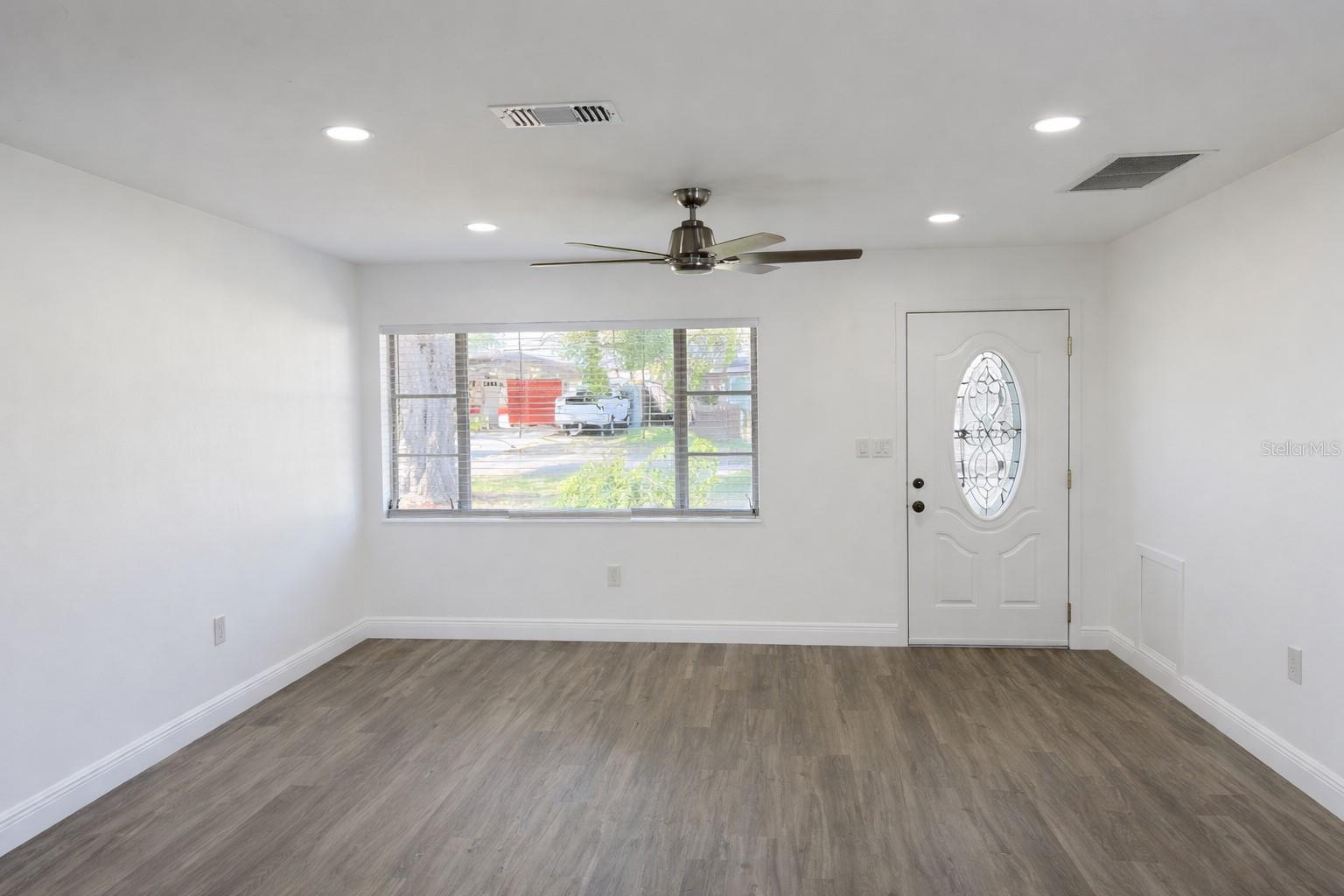 Image 3 of 12 For 6526 43rd Avenue N