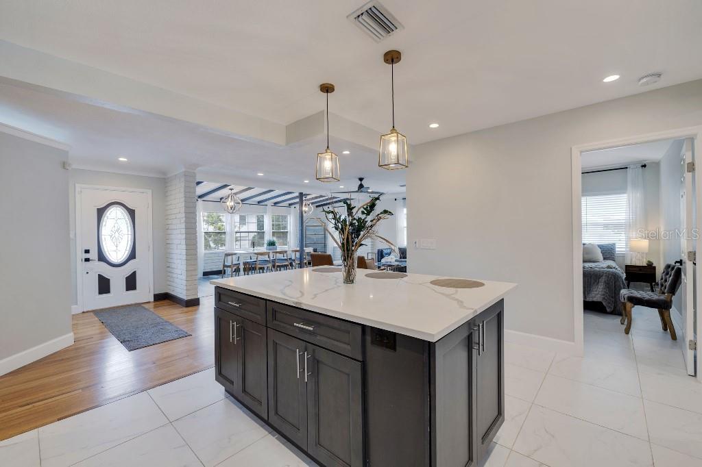 Image 10 of 25 For 347 Ling A Mor Terrace S