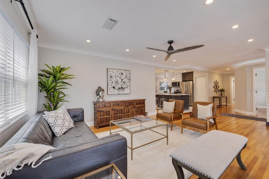 Image 13 of 25 For 347 Ling A Mor Terrace S