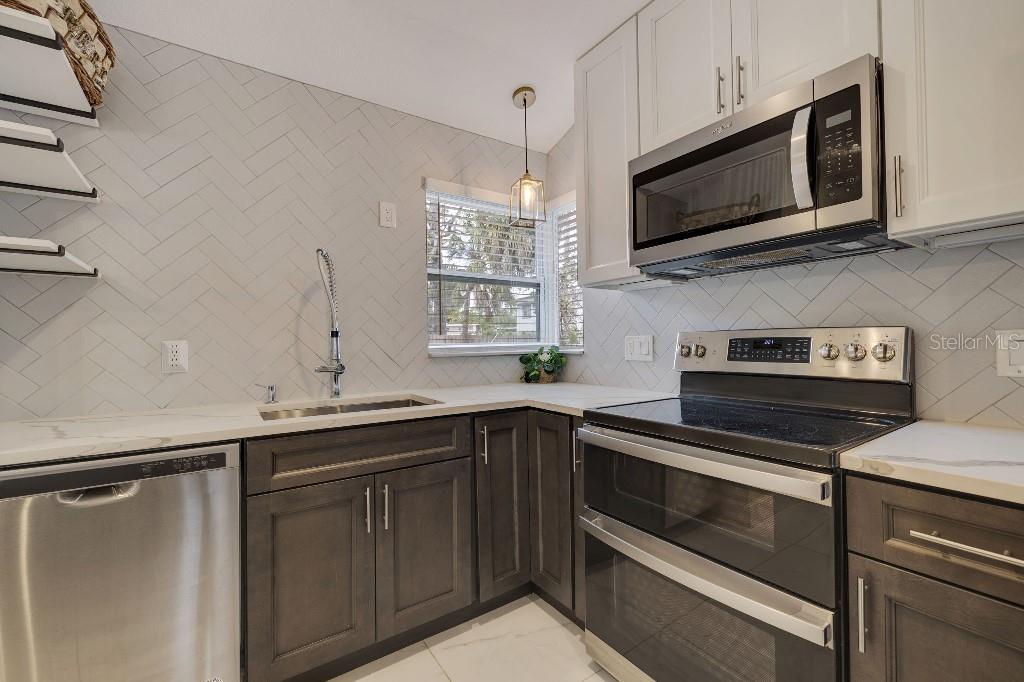 Image 14 of 25 For 347 Ling A Mor Terrace S