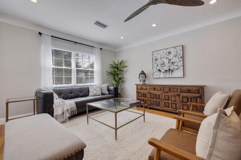 Image 17 of 25 For 347 Ling A Mor Terrace S