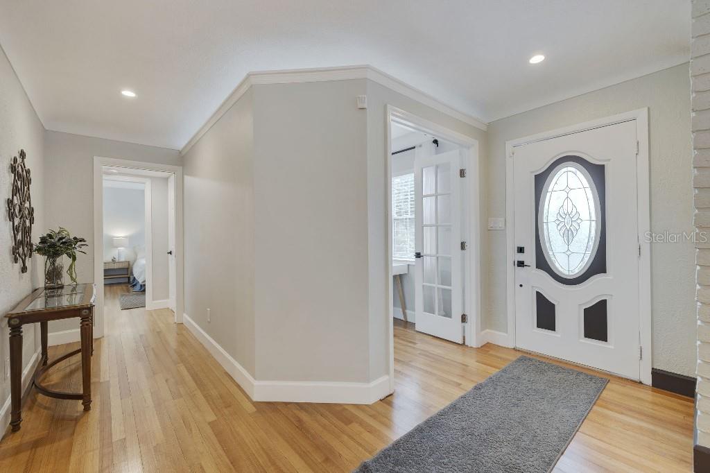 Image 7 of 25 For 347 Ling A Mor Terrace S