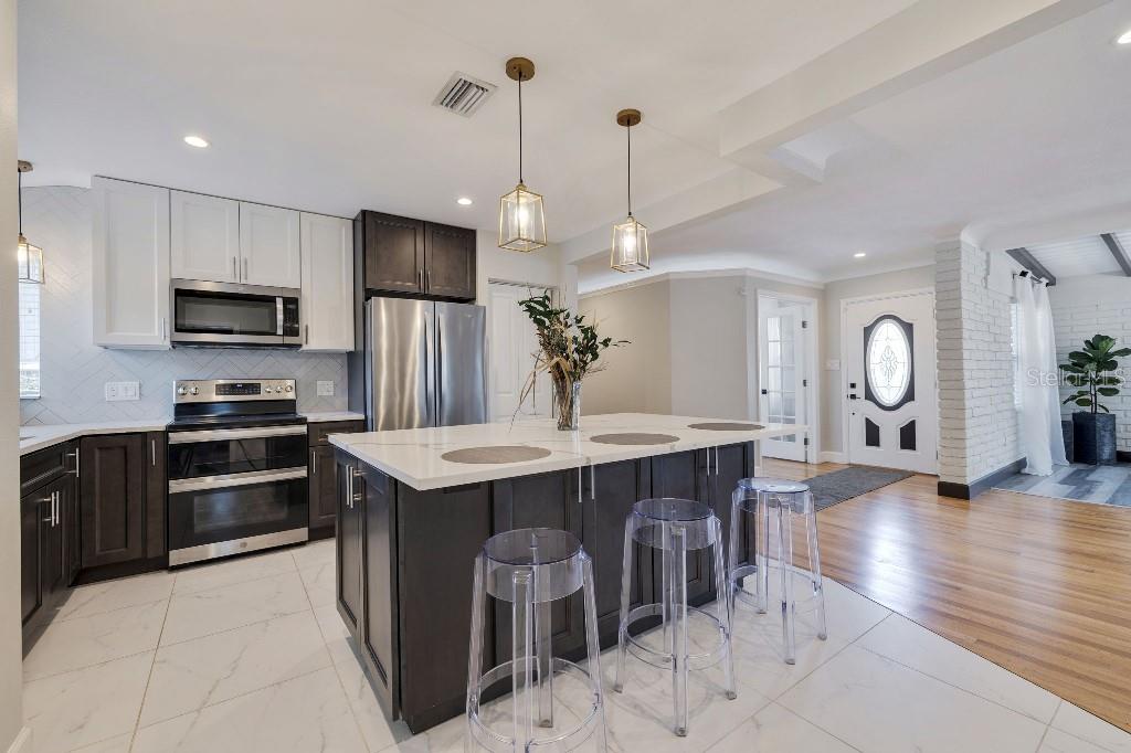 Image 9 of 25 For 347 Ling A Mor Terrace S