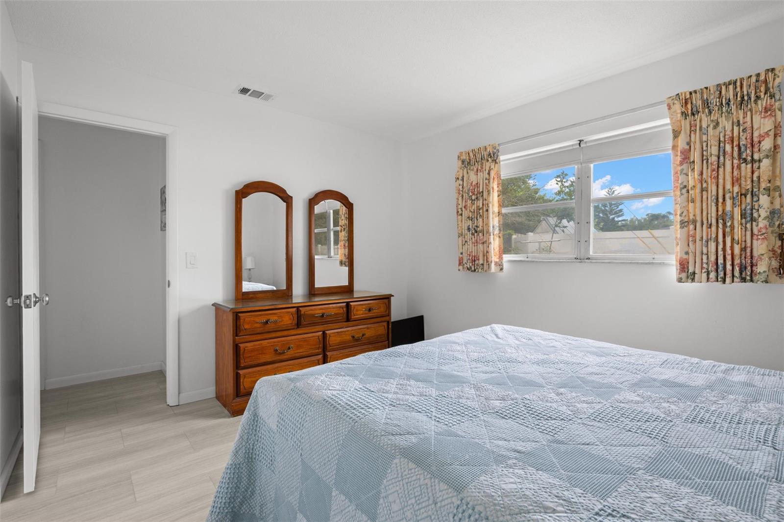 Image 22 of 26 For 616 Heritage Lane B