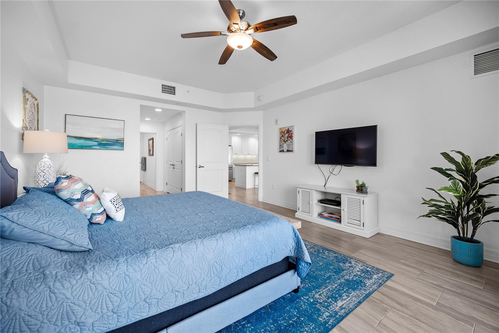 Image 15 of 42 For 706 Bayway Boulevard 301