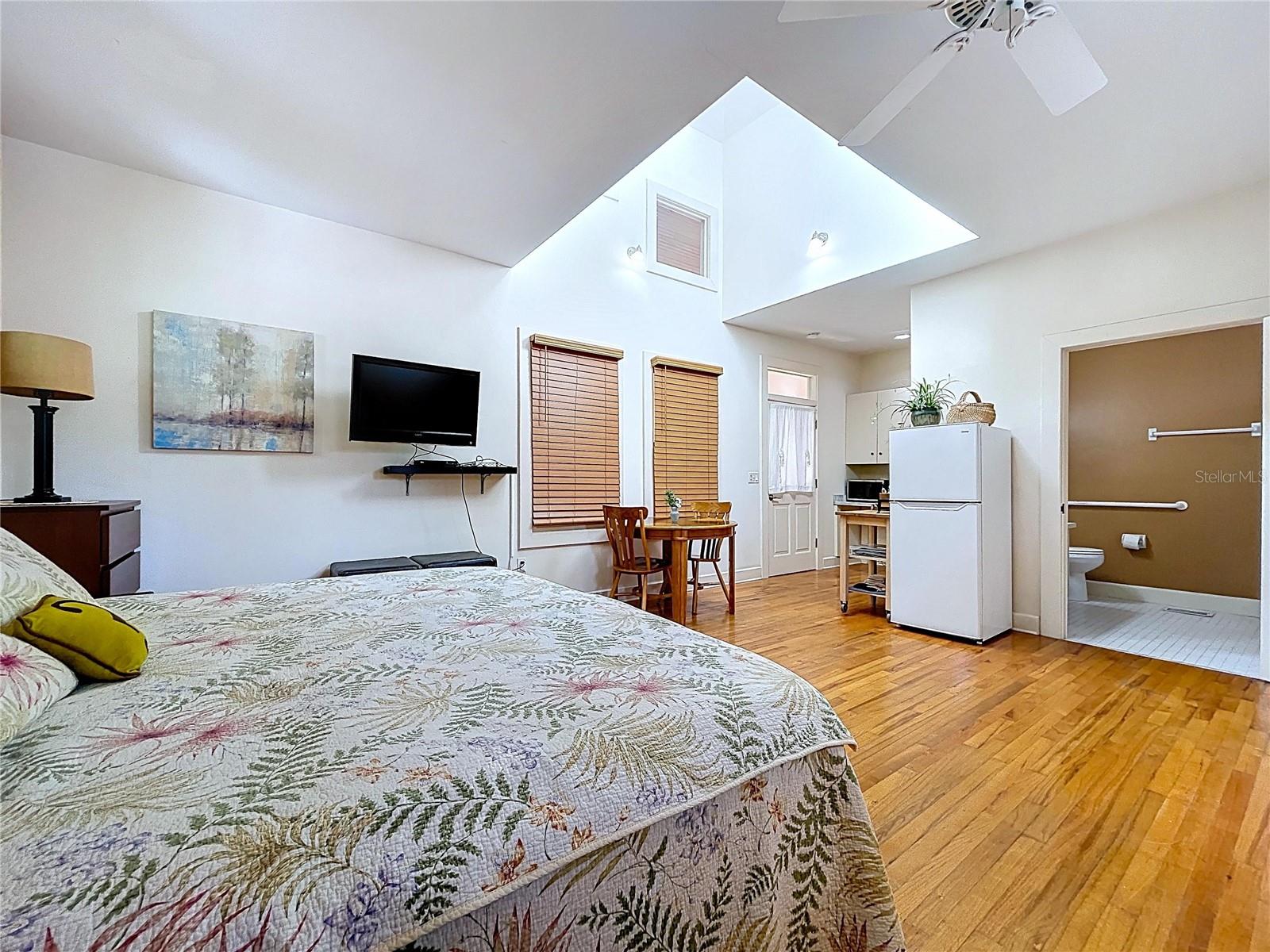 Image 22 of 67 For 1001 Crawford Street