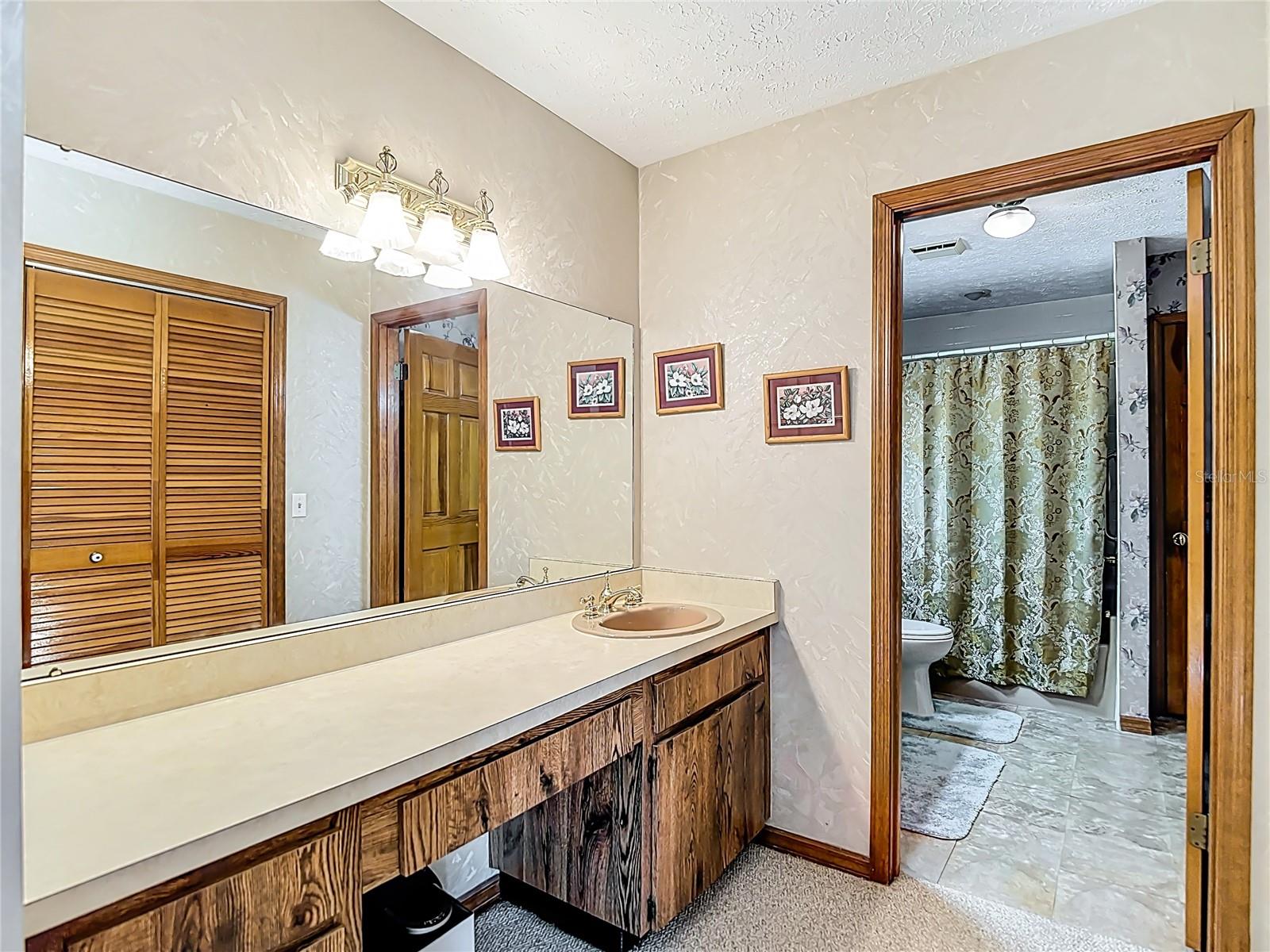 Image 26 of 47 For 1004 Mook Street