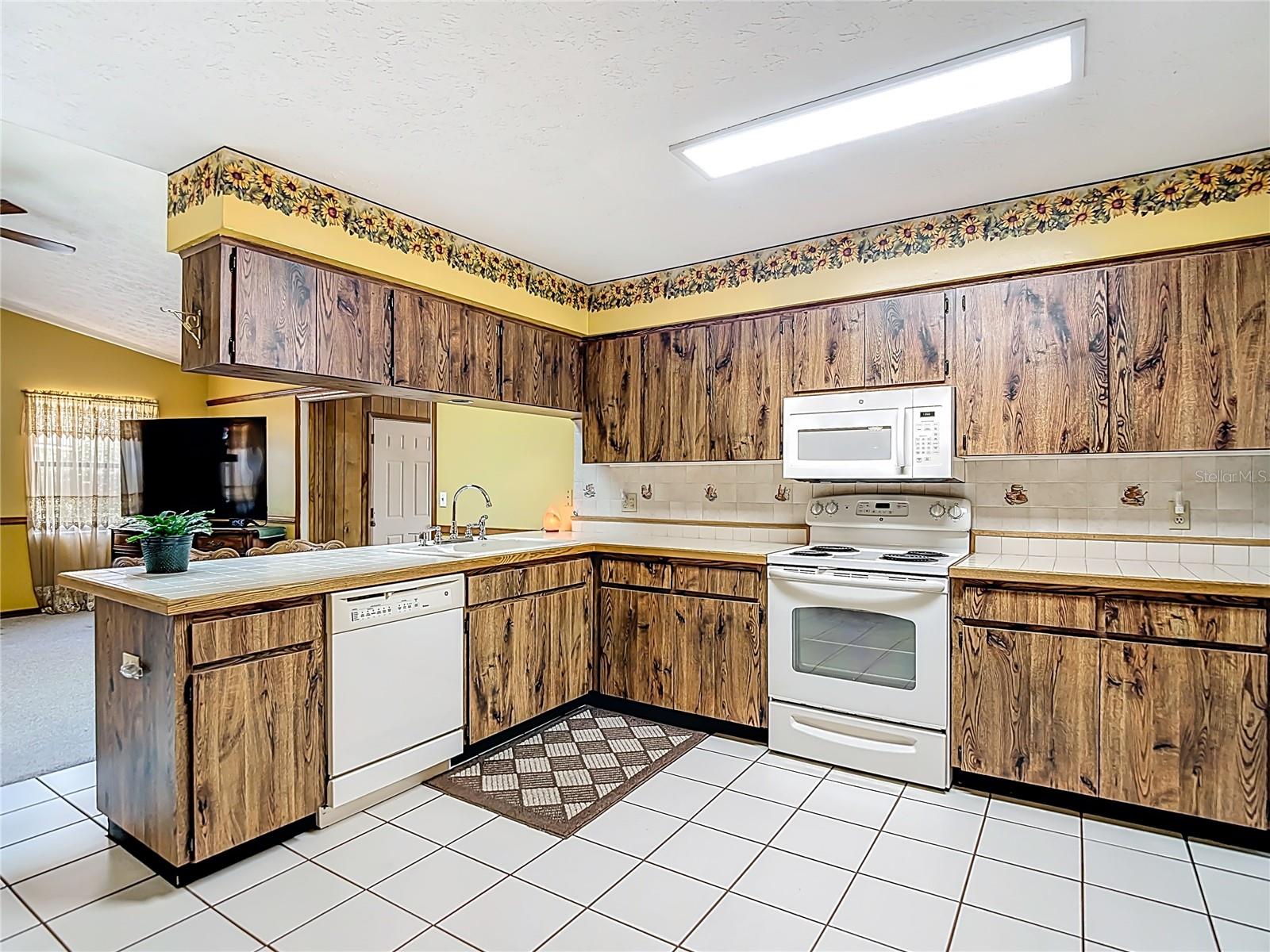 Image 3 of 47 For 1004 Mook Street