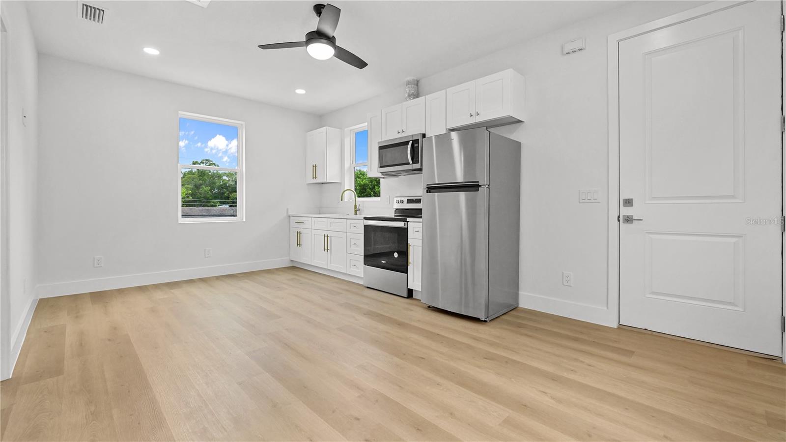 Image 3 of 8 For 2730 37th Avenue N B